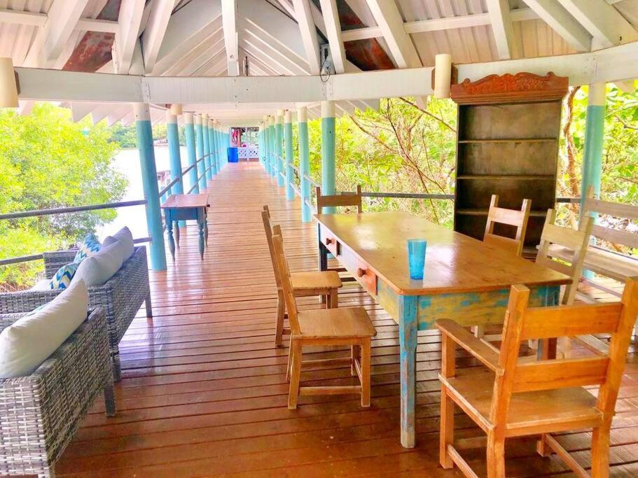The Dock Resort Over Water Retreat 웨스트 엔드 외부 사진