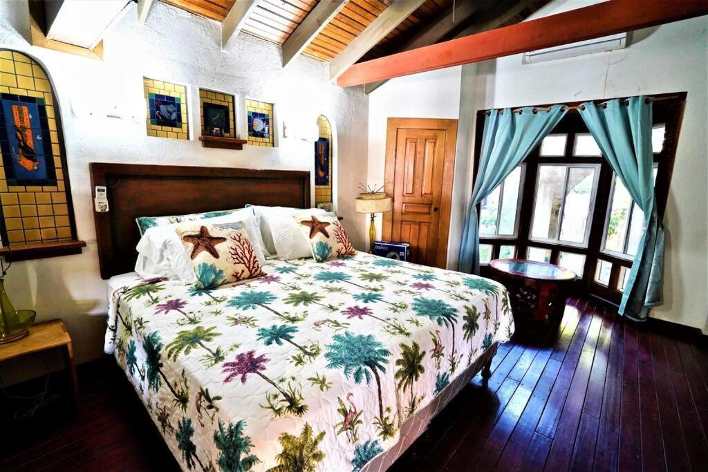 The Dock Resort Over Water Retreat 웨스트 엔드 외부 사진