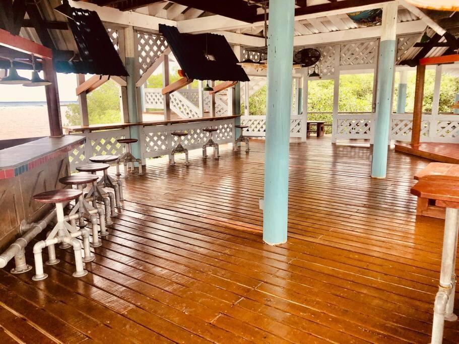 The Dock Resort Over Water Retreat 웨스트 엔드 외부 사진