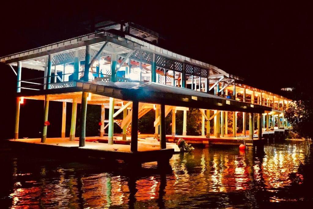 The Dock Resort Over Water Retreat 웨스트 엔드 외부 사진